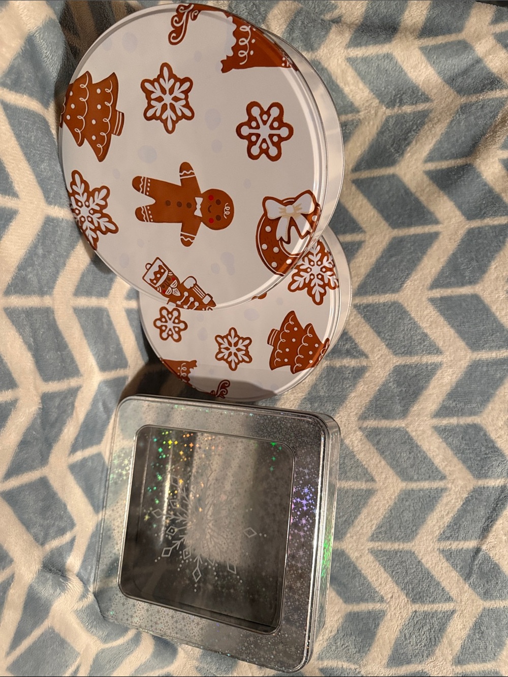 Holiday Gingerbread Cookie Tin Set - White and Brown